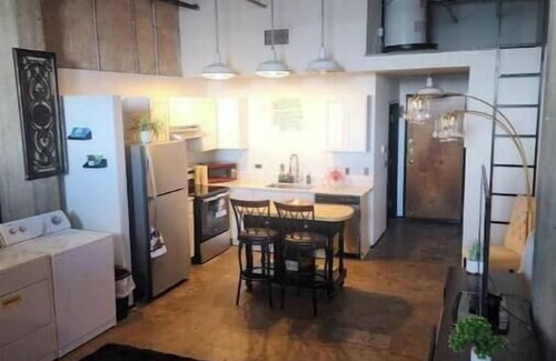 Cedar Crest Casa | Luxury 1 BDR Loft: Near State Fair w/ Rooftop Pool