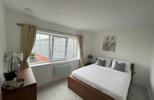 Wainscot Casa | Luxury 1 Bed Apartment In The Heart Of Rochester