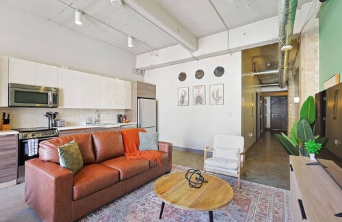 Downtown Dallas Apartamento | Luxury 1 Bed Downtown Views, POOL/GYM/Theater Room