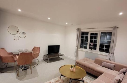 Wainscot Casa | Luxury 1 Bed Flat In The Heart Of Rochester