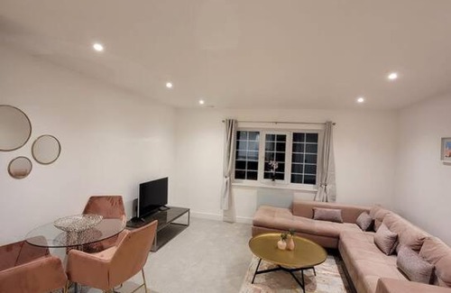 Wainscot Casa | Luxury 1 Bed Flat In The Heart Of Rochester