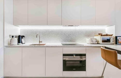 Shepherd's Bush Apartamento | Luxury 1 bed in Soho House Building w Pool, gym