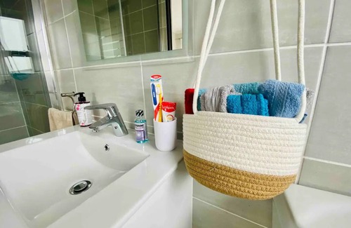 Woodmead Apartamento | Luxury 1 Bed in Waterfall with Back-Up Power