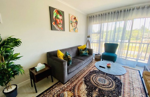 Woodmead Apartamento | Luxury 1 Bed in Waterfall with Back-Up Power