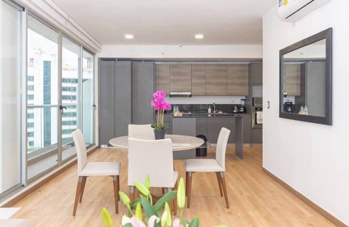 Marbella Condominio | Luxury 1 bedroom apt free parking and balcony