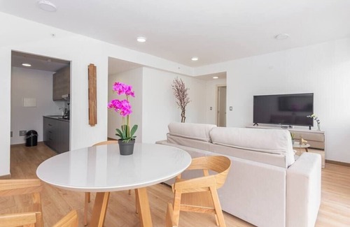 Marbella Condominio | Luxury 1 bedroom apt with free parking
