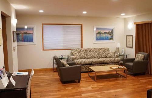 Marina Peninsula Casa | Luxury 1 Bedroom Unit-Walk to Beach -Baby Friendly