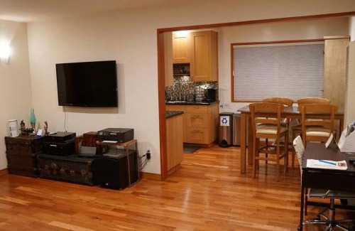 Marina Peninsula Casa | Luxury 1 Bedroom Unit-Walk to Beach -Baby Friendly