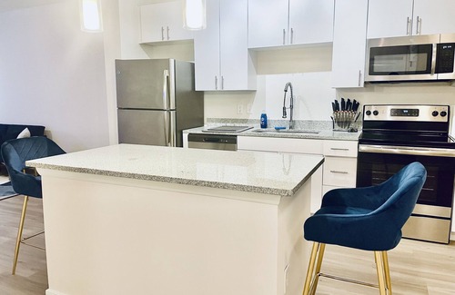Downtown Baltimore Apartamento | Luxury 1 BR 1 BA w/Pool, Gym & Parking