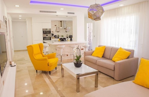 Torrequebrada Apartamento | Apartamento de lujo con vistas al mar de 100m² con piscina, Wi-Fi y terraza