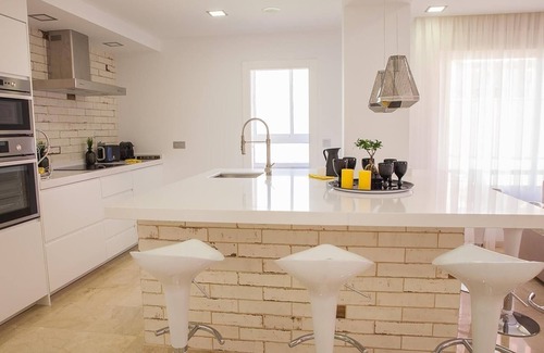 Torrequebrada Apartamento | Apartamento de lujo con vistas al mar de 100m² con piscina, Wi-Fi y terraza