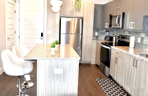 Peoplestown Apartamento | Luxury 1B1B High Rise in Downtown