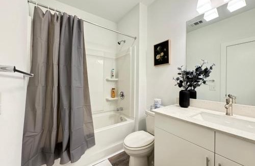 Old Fourth Ward Casa | Luxury 1B1B with Balcony Downtown 542Blvd