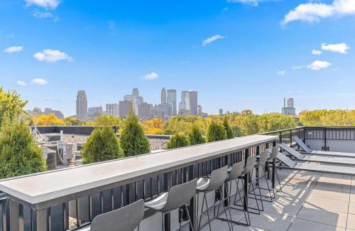 St. Anthony West Apartamento | Luxury 1BD DT Roof top Gym Street Parking