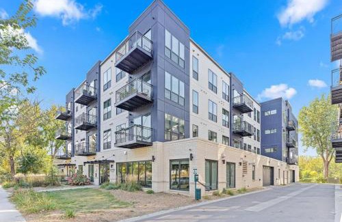 St. Anthony West Apartamento | Luxury 1BD DT Roof top Gym Street Parking