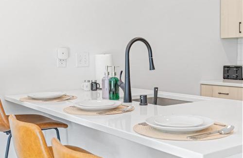St. Anthony West Apartamento | Luxury 1BD DT Roof top Gym Street Parking