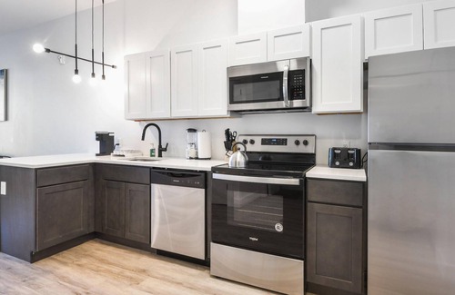 Elizabeth Apartamento | Luxury 1BR 30 Mins to Manhattan Evonify