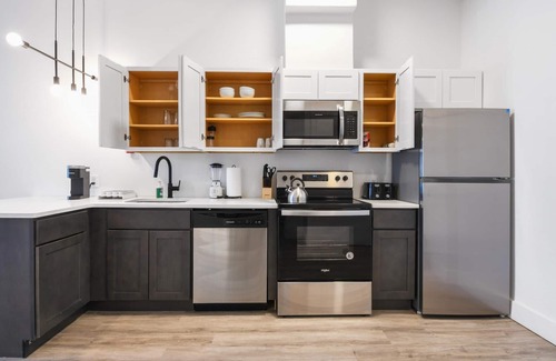 Elizabeth Apartamento | Luxury 1BR 30 Mins to Manhattan Evonify