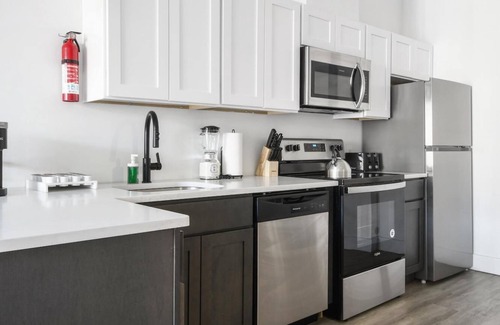 Elizabeth Apartamento | Luxury 1BR 30 Mins to Manhattan Evonify