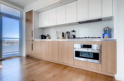 Hell's Kitchen Apartamento | Luxury 1BR Apt | Full Kitchen | Midtown West by GLS