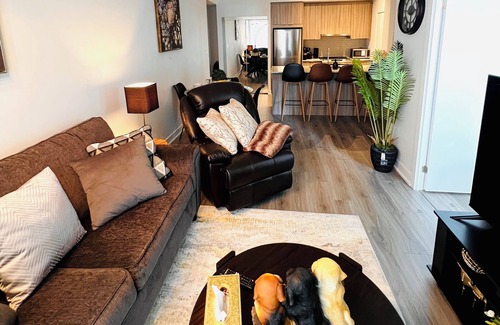 Downtown Mississauga Condominio | Luxury 1BR Condo | Sophisticated & Stylish Stay by Square One