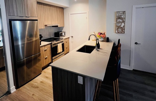 Downtown Mississauga Condominio | Luxury 1BR Condo | Sophisticated & Stylish Stay by Square One