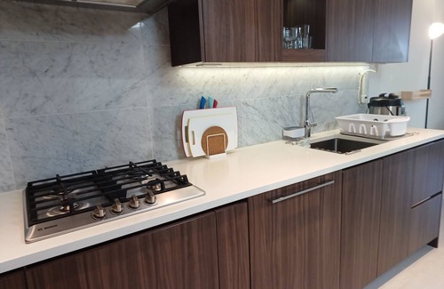 Burnaby Condominio | Luxury 1BR High-Rise Condo in Brentwood | Views, SkyTrain, Patio, Amenities