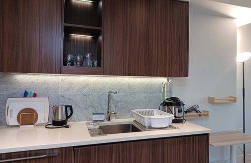 Burnaby Condominio | Luxury 1BR High-Rise Condo in Brentwood | Views, SkyTrain, Patio, Amenities