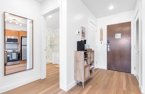 Lake Las Vegas Condominio | Luxury 1BR Stay – Pool, Kitchenette, Village!
