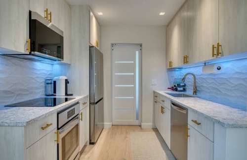 Sag Harbor Casa | Luxury 1BR Townhouse in Sag Harbor Walk to Dining & Waterfront