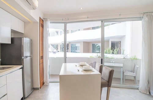 Área de la calle 12 Apartamento | Luxury 1BR with Stunning Poolside Terrace