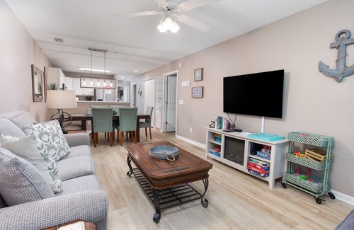 Pawleys Island Condominio | Luxury Golf Resort Condo - ¡Sin escaleras! Piscina / spa, tenis, cerca de la playa, primer piso