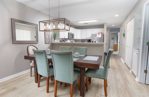 Pawleys Island Condominio | Luxury Golf Resort Condo - ¡Sin escaleras! Piscina / spa, tenis, cerca de la playa, primer piso
