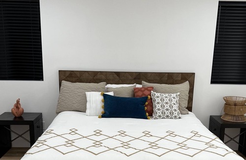 Roosevelt Condominio | Luxury 2 Bd!! Privacy and Convenience Near Downtown with Great Skyline Views!!