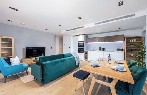 Vauxhall Apartamento | Luxury 2 BD with Gym Pool Sauna next US embassy and 8 min to London Eye Big Ben