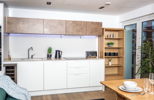 Vauxhall Apartamento | Luxury 2 BD with Gym Pool Sauna next US embassy and 8 min to London Eye Big Ben