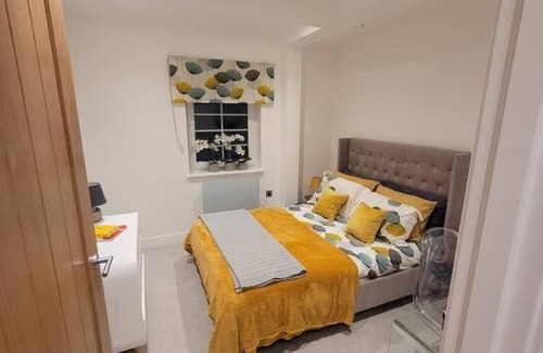 Wainscot Casa | Luxury 2 Bed Apartment In The Heart Of Rochester