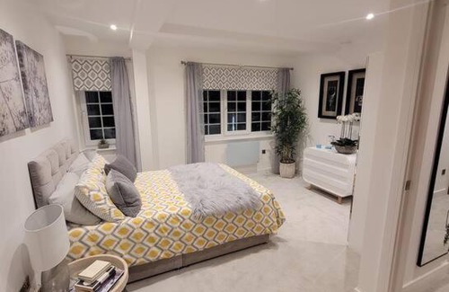 Wainscot Casa | Luxury 2 Bed Apartment In The Heart Of Rochester