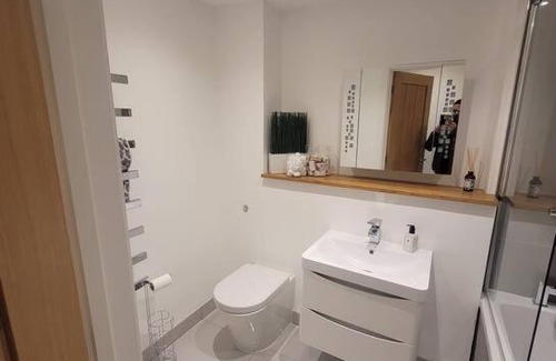 Wainscot Casa | Luxury 2 Bed Apartment In The Heart Of Rochester