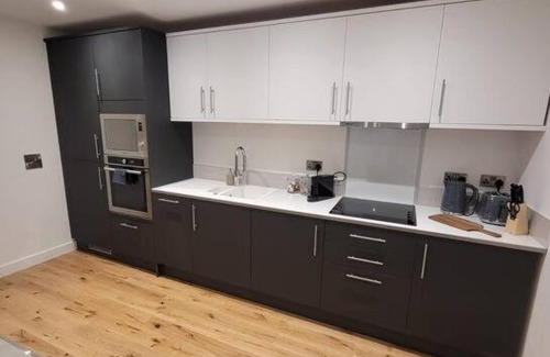 Wainscot Casa | Luxury 2 Bed Apartment In The Heart Of Rochester