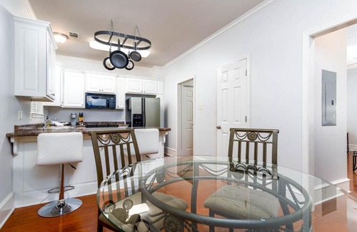 Meriwether Apartamento | Luxury 2 Bed Condo full Kitchen Located Midtown