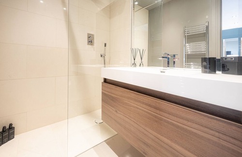 Montpellier Casa | Luxury 2-Bed House in Cheltenham