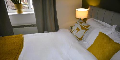 Dartford Apartamento | Luxury 2 bed House with 3 beds,3 Free Parking lot in Dartford Near Town Centre, Adjacent Bus Stop, Train Station, Bluewater Mall, 25mins to London City Airport,20 miles from Central London