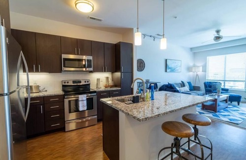 Grandview Heights Casa | Luxury 2-Bed in Grandview