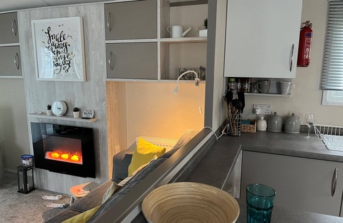 Swalecliffe Casa | Luxury 2 Bed Platinum Plus Mobile Home, WHITSTABLE