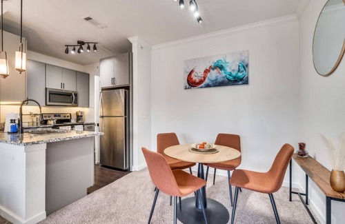 McNeil Apartamento | Luxury 2 Bed Room Apt- Home away from Home