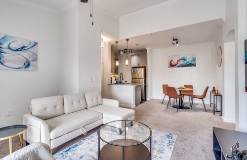 McNeil Apartamento | Luxury 2 Bed Room Apt- Home away from Home