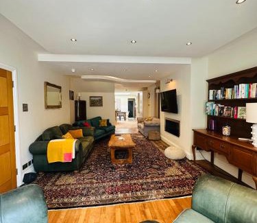 Southampton City Centre Casa | Luxury 2-bed stay, Rooftop Terrace, Hot tub, By Cruise Terminal, Oxford Street