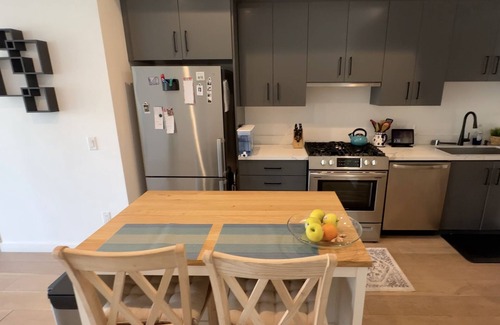 Sunset Junction Apartamento | Luxury 2 Bedrm Apt with open living area in Prime Silverlake April 1-May 30