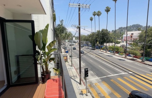 Sunset Junction Apartamento | Luxury 2 Bedrm Apt with open living area in Prime Silverlake April 1-May 30
